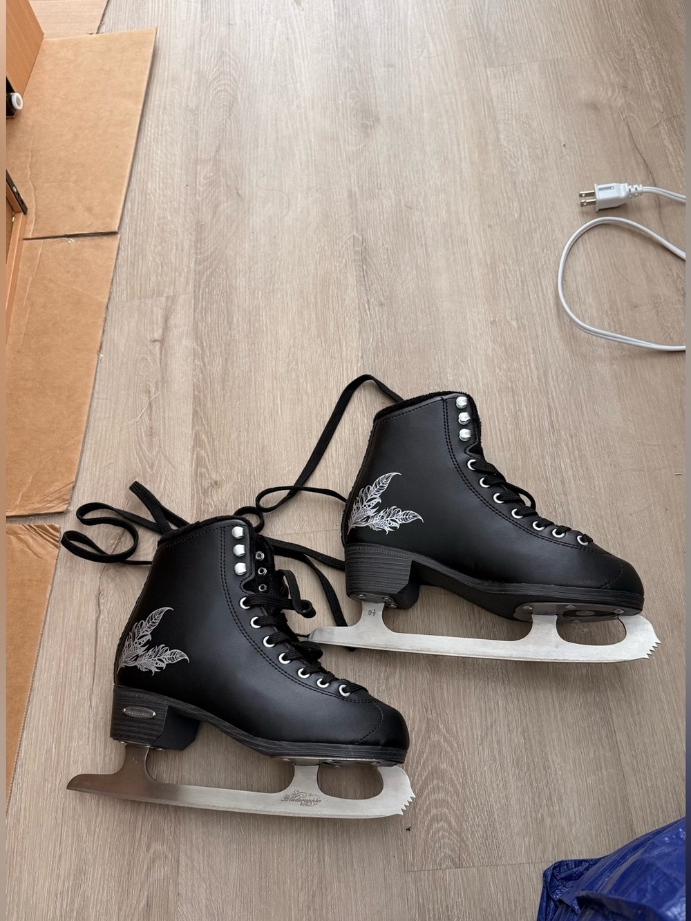 Women's Black Figure Ice Skates with Silver Floral Accent size 7 not worn much